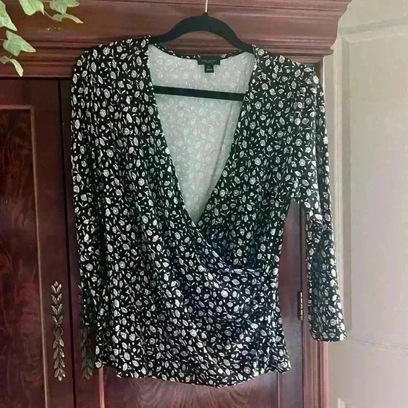 Ann Taylor women’s pull over blouse NWOT size M - Picture 8 of 10